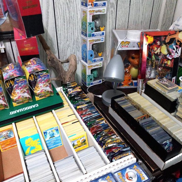 Pokemon TCG ETB Bulk 600 Card Lot w/ 50 Holo /Reverse Holo /Rare & 2x Ultra Rare - Picture 6 of 6